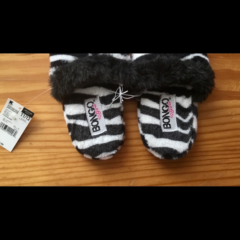 🆕 Slippers - Picture 2 of 2